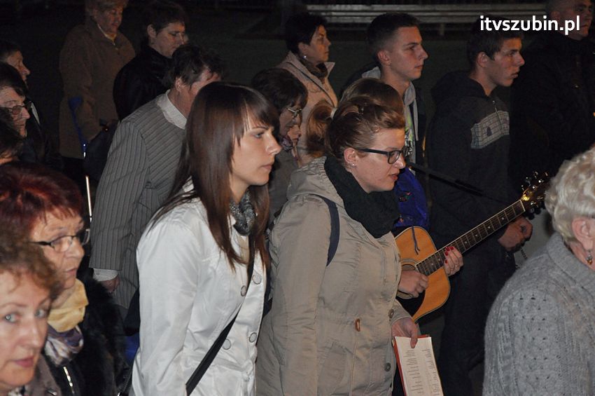 Ulicami Szubina przeszła Procesja Różańcowa