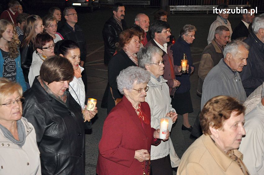 Ulicami Szubina przeszła Procesja Różańcowa