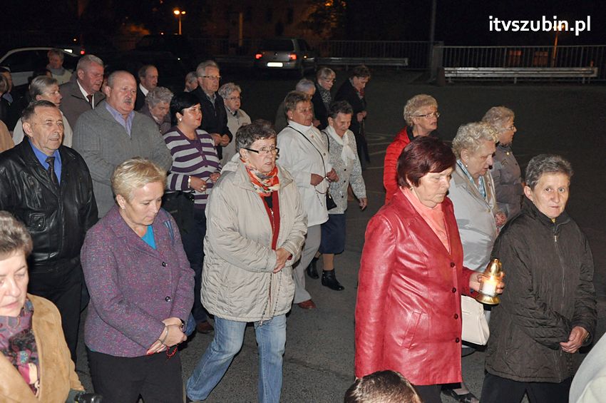 Ulicami Szubina przeszła Procesja Różańcowa