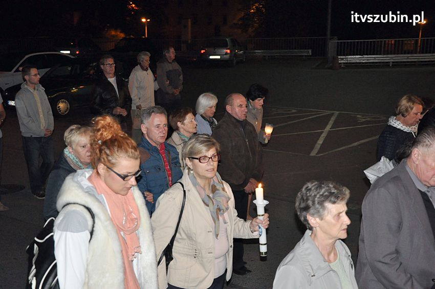 Ulicami Szubina przeszła Procesja Różańcowa