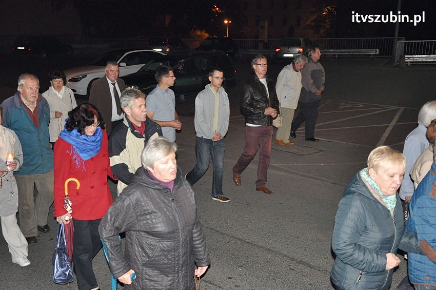 Ulicami Szubina przeszła Procesja Różańcowa