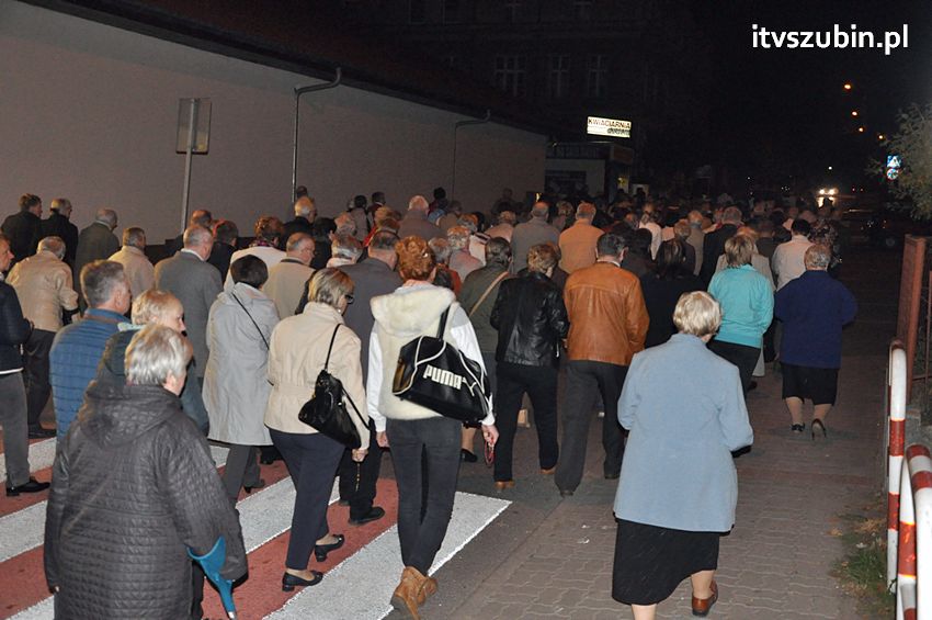 Ulicami Szubina przeszła Procesja Różańcowa