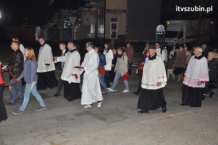 Ulicami Szubina przeszła Procesja Różańcowa