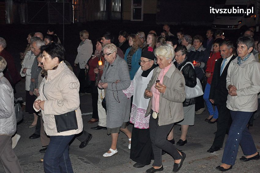 Ulicami Szubina przeszła Procesja Różańcowa