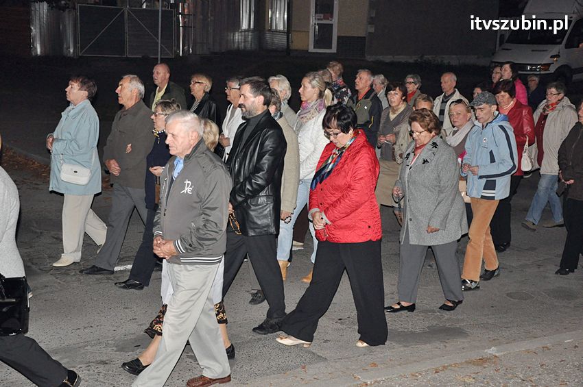 Ulicami Szubina przeszła Procesja Różańcowa