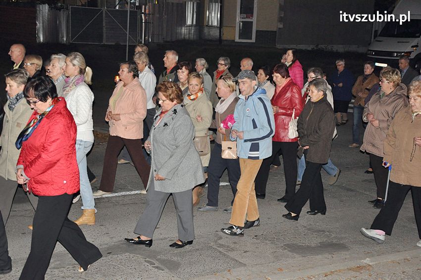 Ulicami Szubina przeszła Procesja Różańcowa
