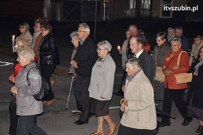 Ulicami Szubina przeszła Procesja Różańcowa