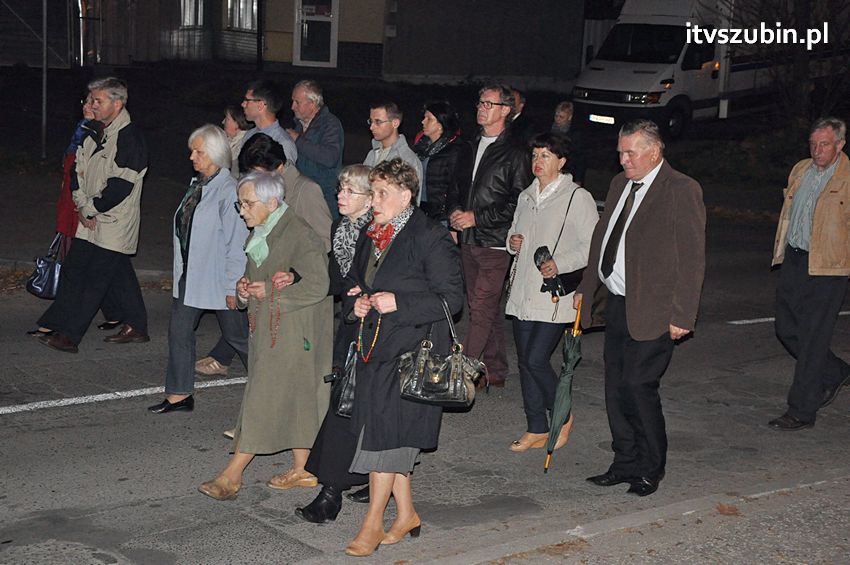 Ulicami Szubina przeszła Procesja Różańcowa