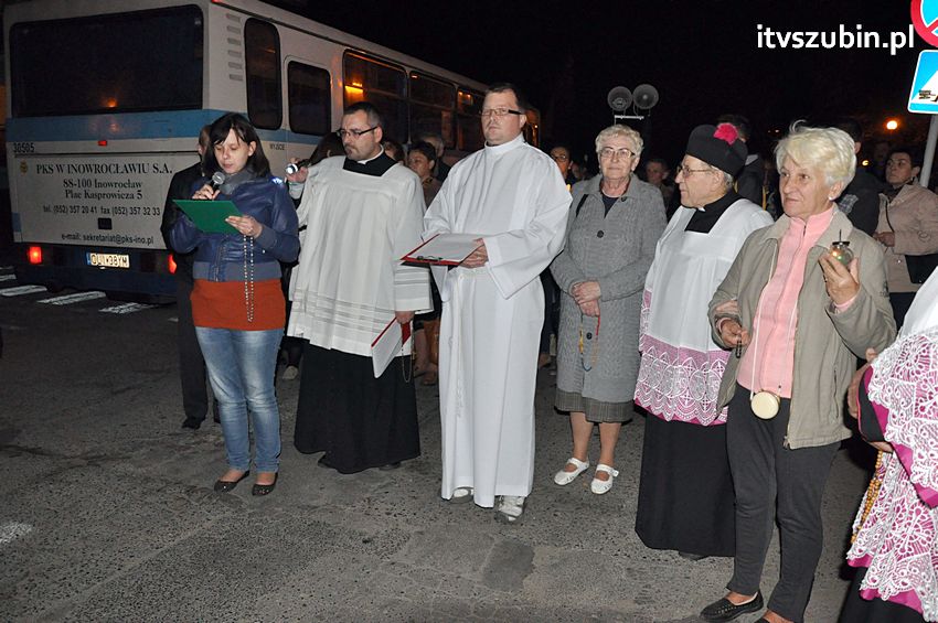 Ulicami Szubina przeszła Procesja Różańcowa
