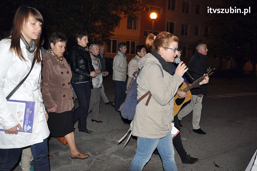 Ulicami Szubina przeszła Procesja Różańcowa