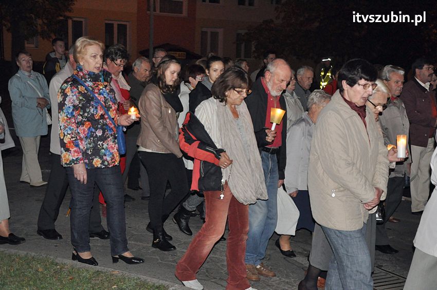 Ulicami Szubina przeszła Procesja Różańcowa