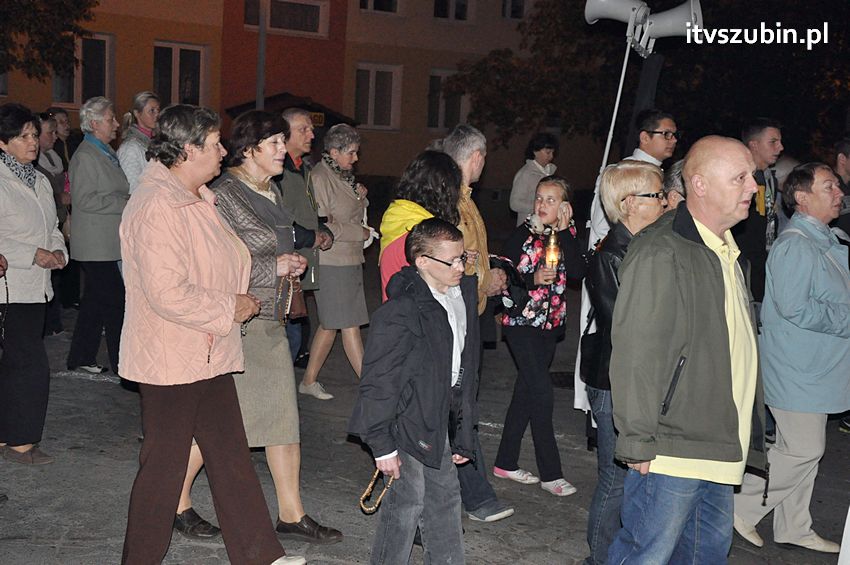 Ulicami Szubina przeszła Procesja Różańcowa