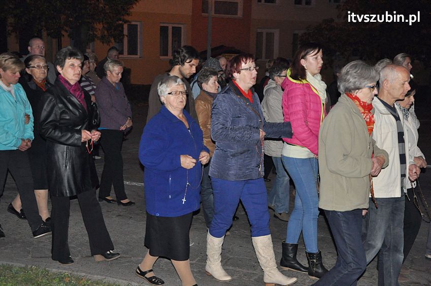 Ulicami Szubina przeszła Procesja Różańcowa