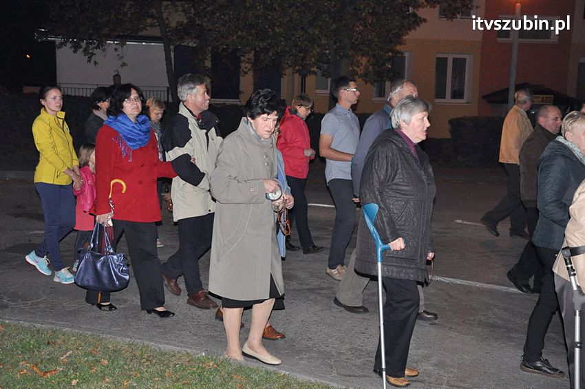 Ulicami Szubina przeszła Procesja Różańcowa