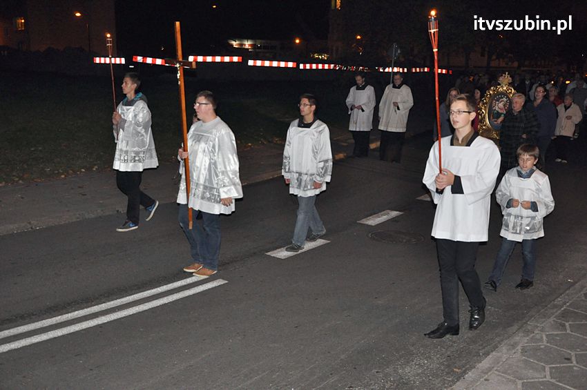 Ulicami Szubina przeszła Procesja Różańcowa