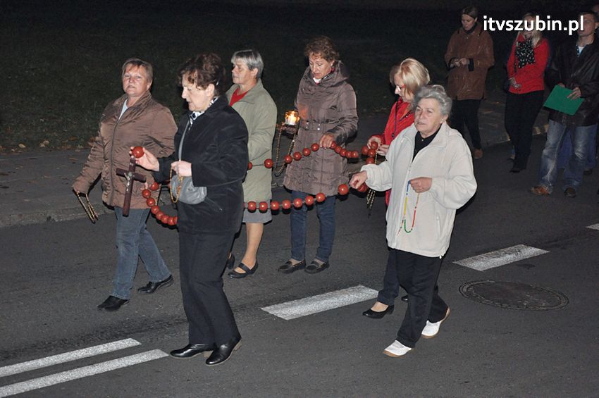 Ulicami Szubina przeszła Procesja Różańcowa