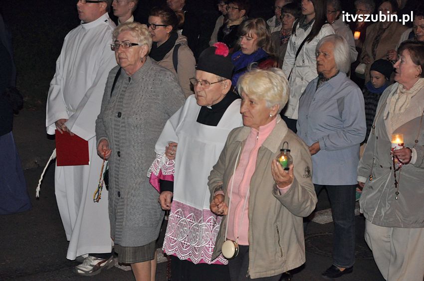 Ulicami Szubina przeszła Procesja Różańcowa