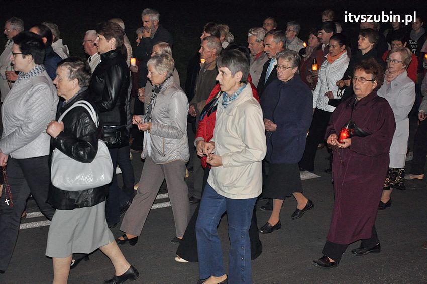 Ulicami Szubina przeszła Procesja Różańcowa
