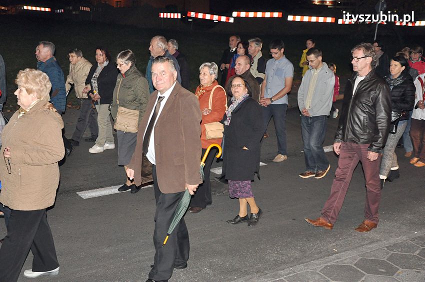 Ulicami Szubina przeszła Procesja Różańcowa