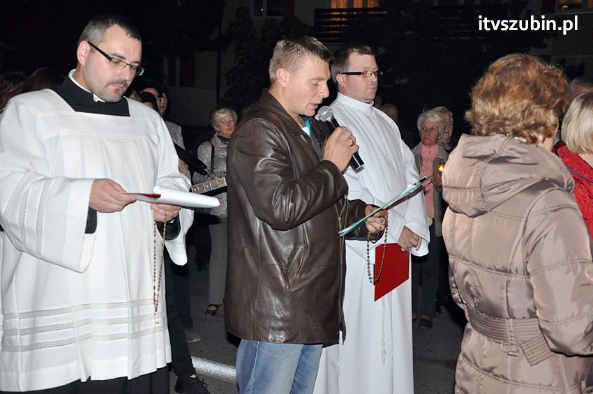Ulicami Szubina przeszła Procesja Różańcowa
