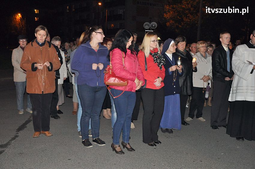 Ulicami Szubina przeszła Procesja Różańcowa