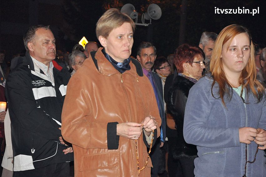 Ulicami Szubina przeszła Procesja Różańcowa