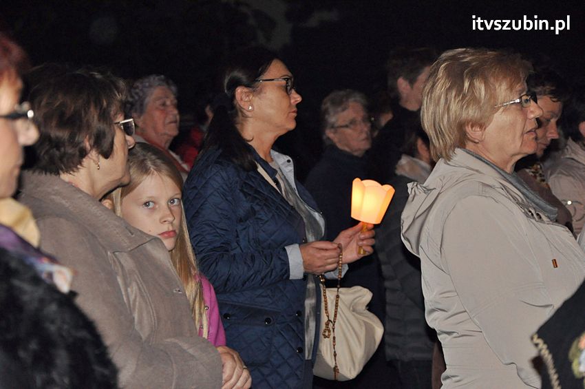 Ulicami Szubina przeszła Procesja Różańcowa