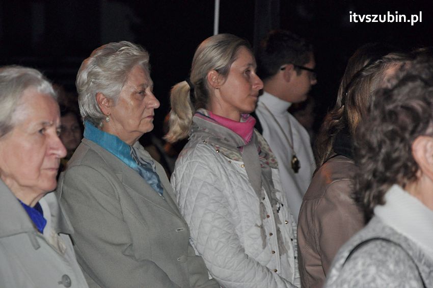 Ulicami Szubina przeszła Procesja Różańcowa