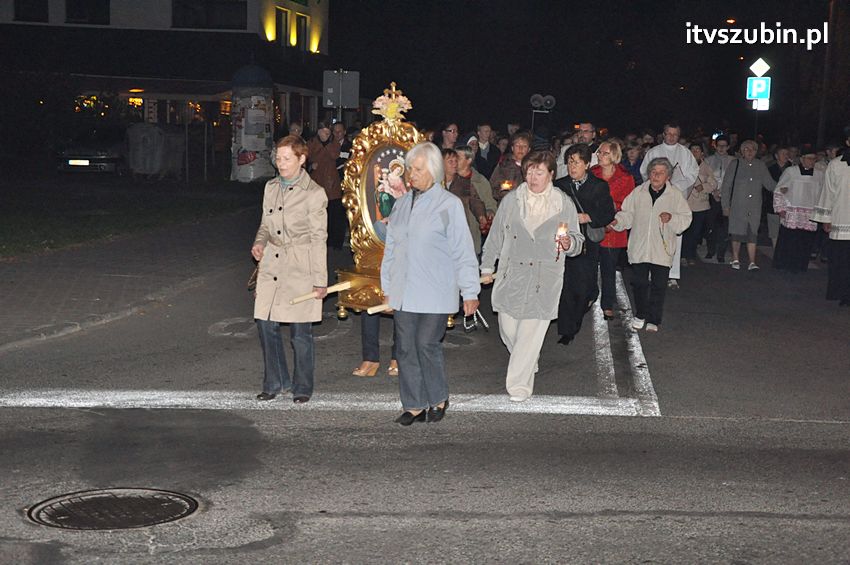 Ulicami Szubina przeszła Procesja Różańcowa