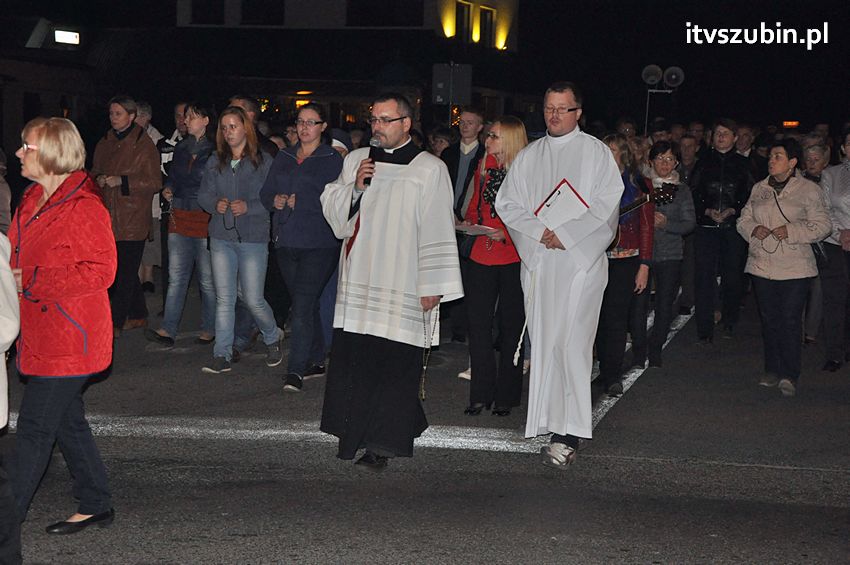 Ulicami Szubina przeszła Procesja Różańcowa