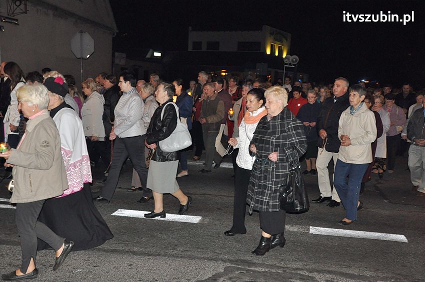 Ulicami Szubina przeszła Procesja Różańcowa