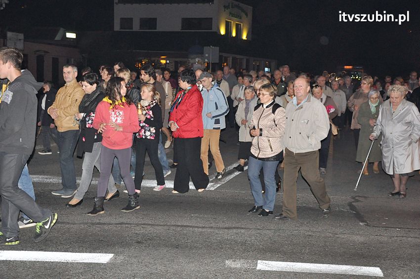 Ulicami Szubina przeszła Procesja Różańcowa