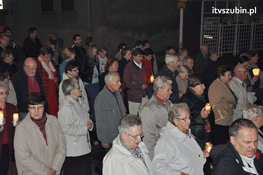 Ulicami Szubina przeszła Procesja Różańcowa