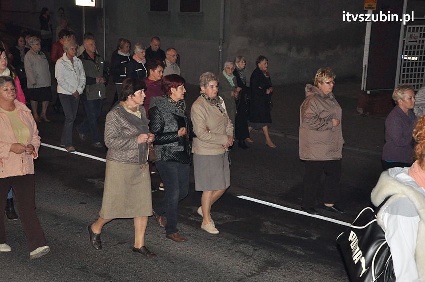 Ulicami Szubina przeszła Procesja Różańcowa