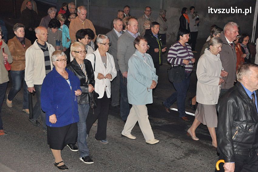 Ulicami Szubina przeszła Procesja Różańcowa