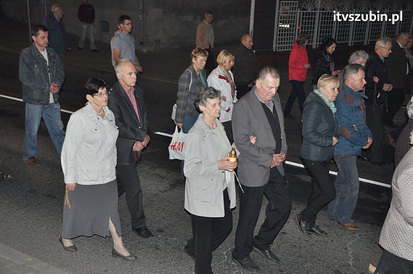 Ulicami Szubina przeszła Procesja Różańcowa