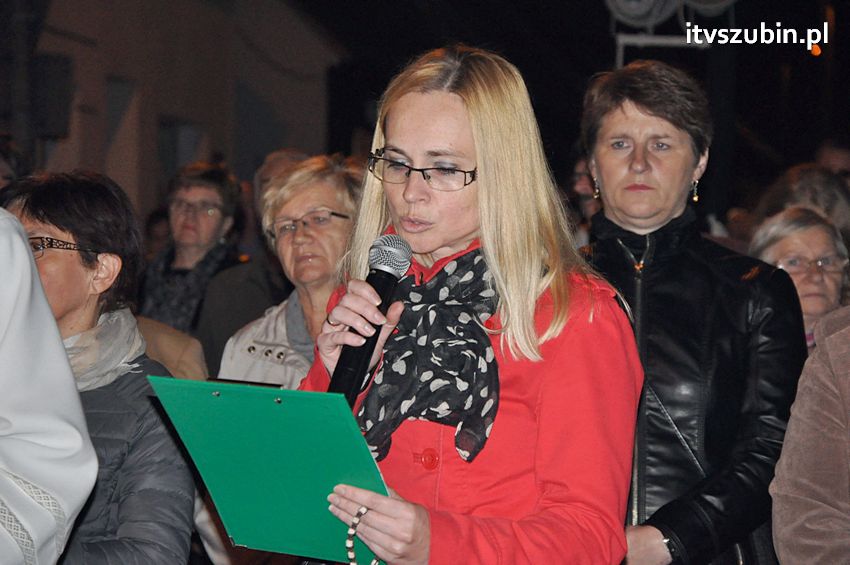 Ulicami Szubina przeszła Procesja Różańcowa