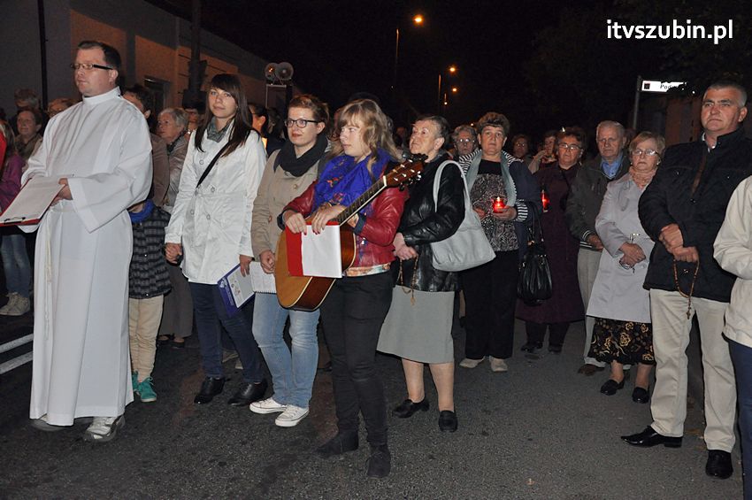 Ulicami Szubina przeszła Procesja Różańcowa