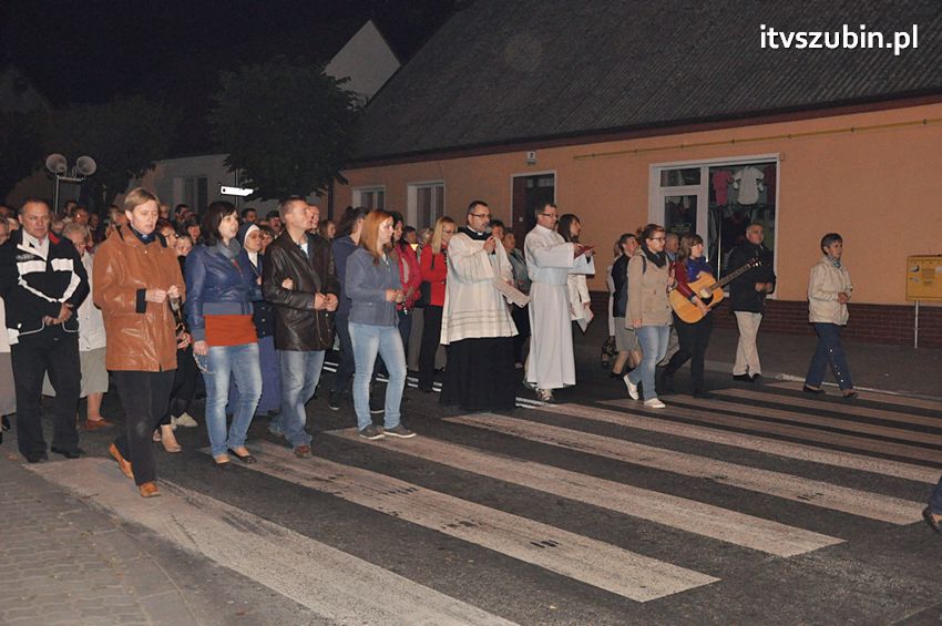 Ulicami Szubina przeszła Procesja Różańcowa
