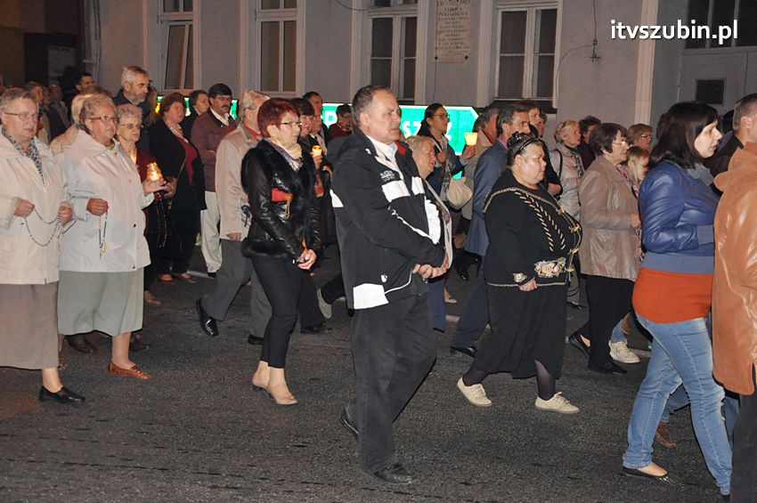 Ulicami Szubina przeszła Procesja Różańcowa