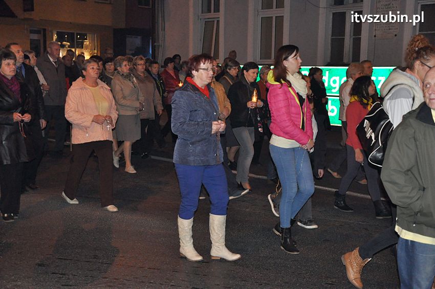 Ulicami Szubina przeszła Procesja Różańcowa
