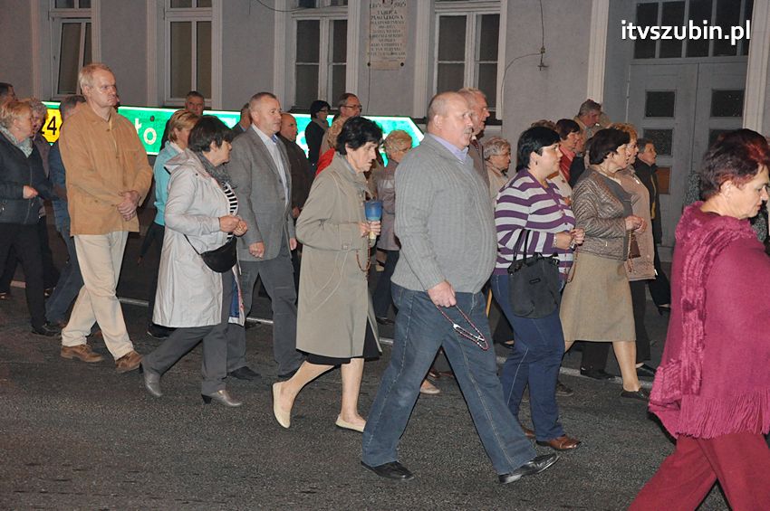 Ulicami Szubina przeszła Procesja Różańcowa