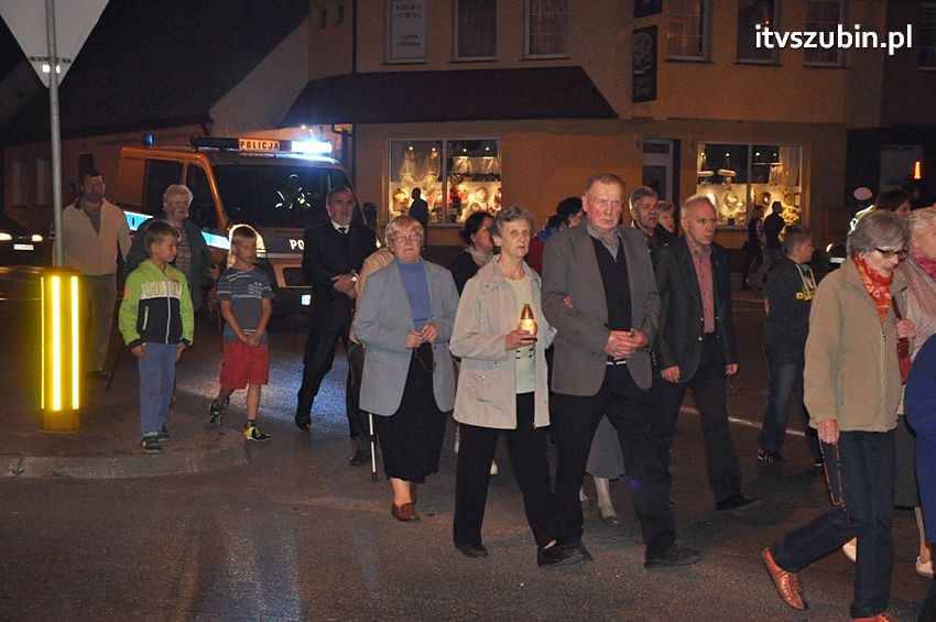 Ulicami Szubina przeszła Procesja Różańcowa