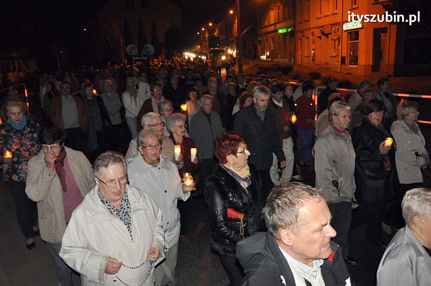 Ulicami Szubina przeszła Procesja Różańcowa