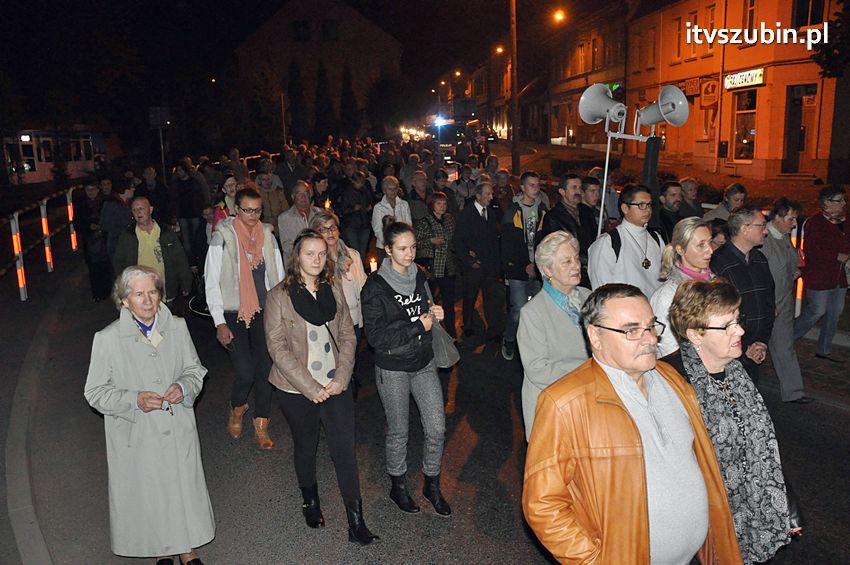 Ulicami Szubina przeszła Procesja Różańcowa