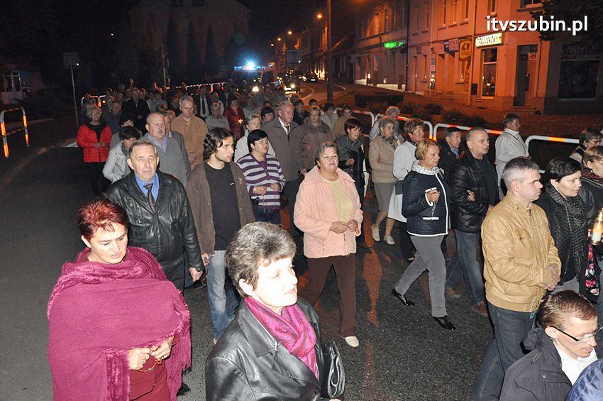 Ulicami Szubina przeszła Procesja Różańcowa