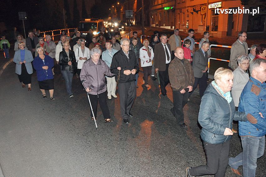 Ulicami Szubina przeszła Procesja Różańcowa