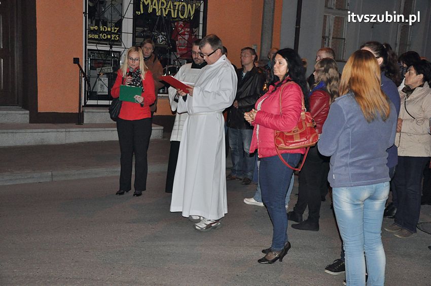 Ulicami Szubina przeszła Procesja Różańcowa
