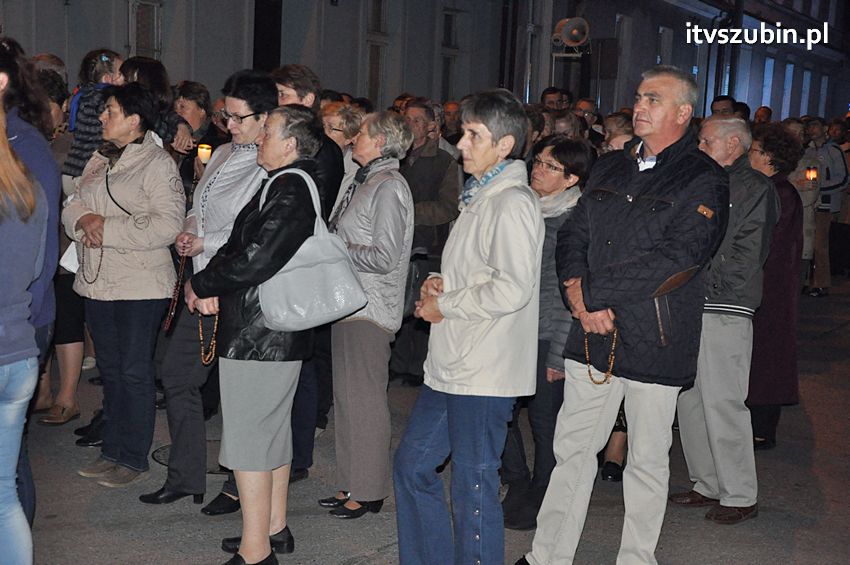 Ulicami Szubina przeszła Procesja Różańcowa