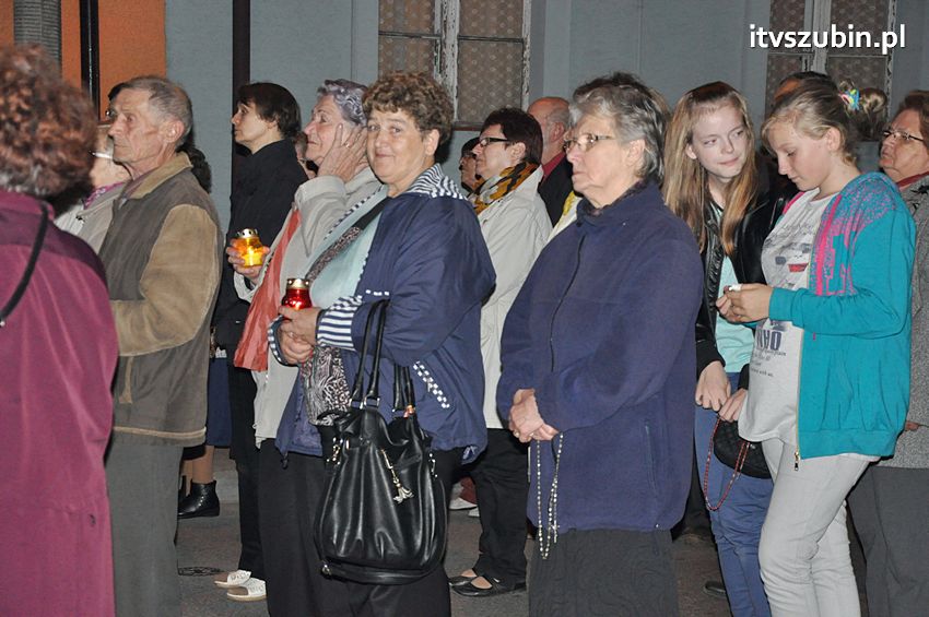 Ulicami Szubina przeszła Procesja Różańcowa